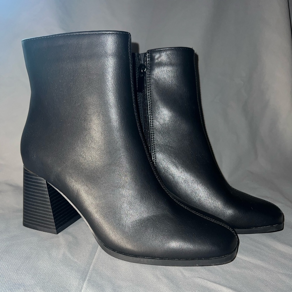 Classic Black Leather Ankle Boots - Sleek Zip Closure
